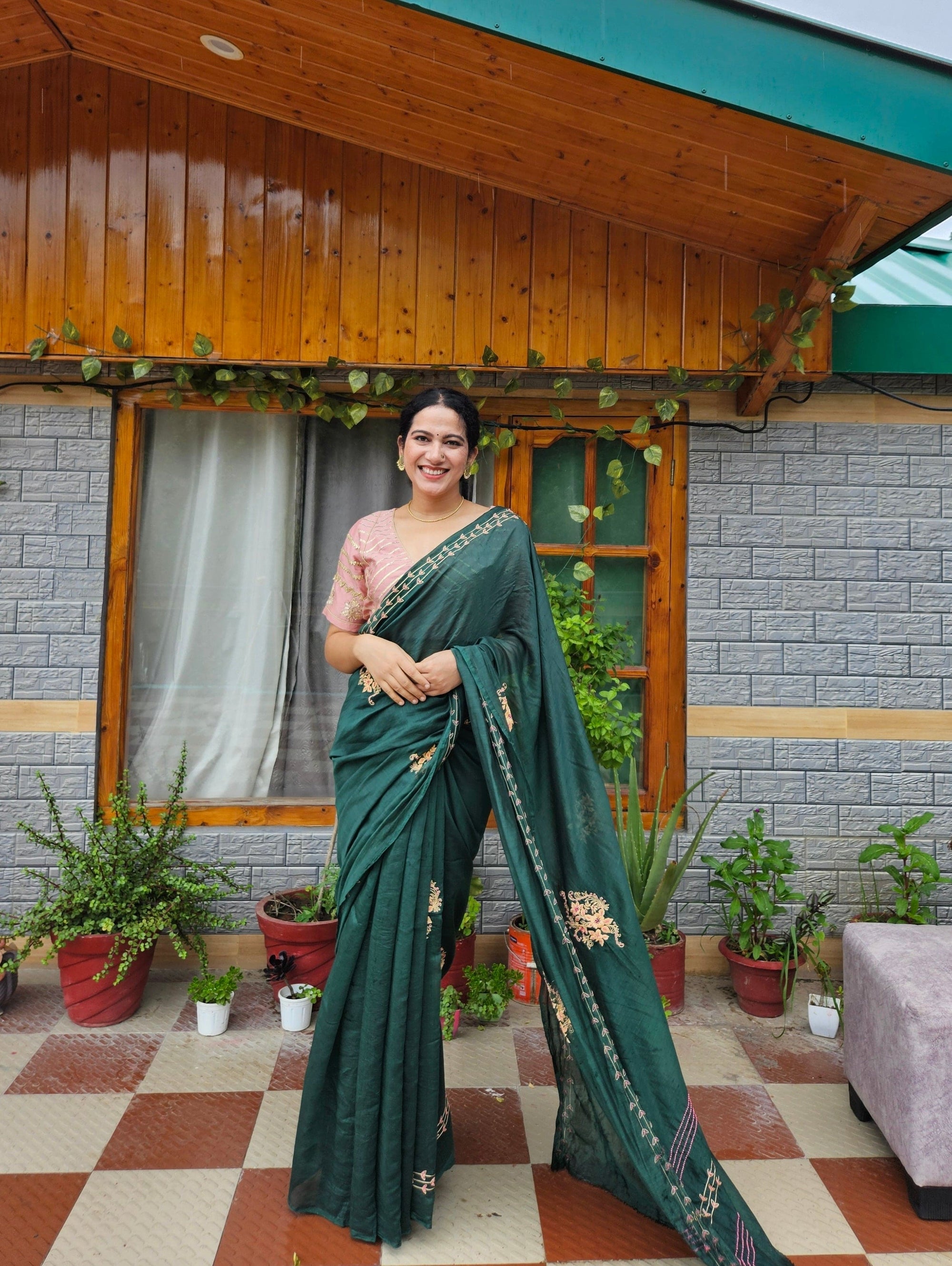 Aari Zardozi Embroidered Saree With Blouse - Green