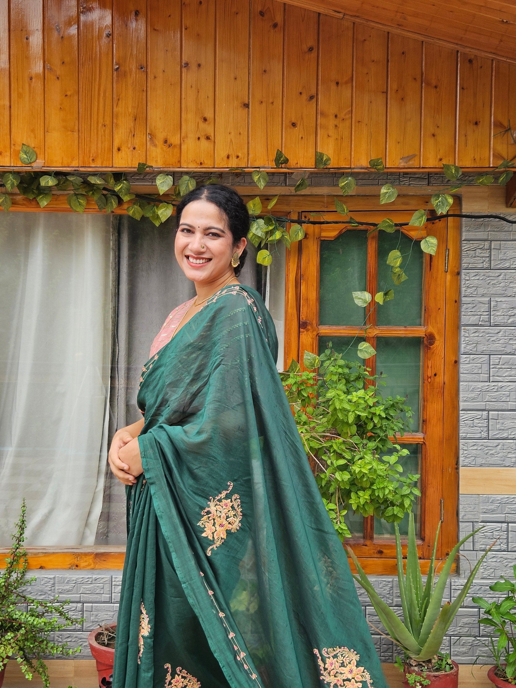 Aari Zardozi Embroidered Saree With Blouse - Green