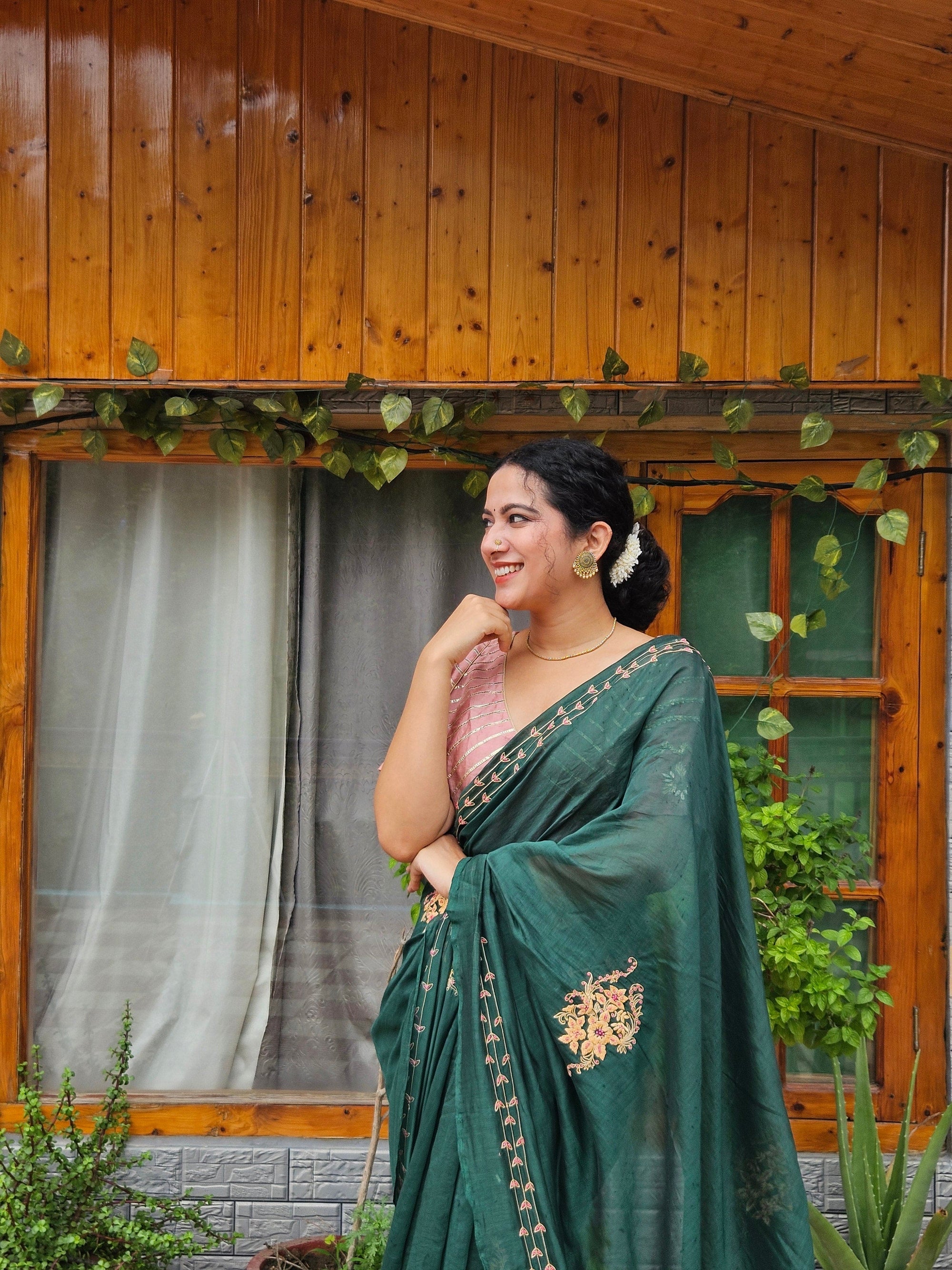 Aari Zardozi Embroidered Saree With Blouse - Green