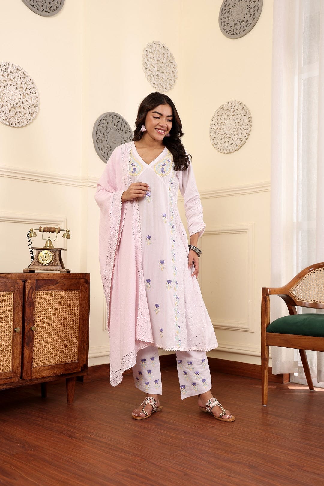 Muakish Work Kurta Set - Pink