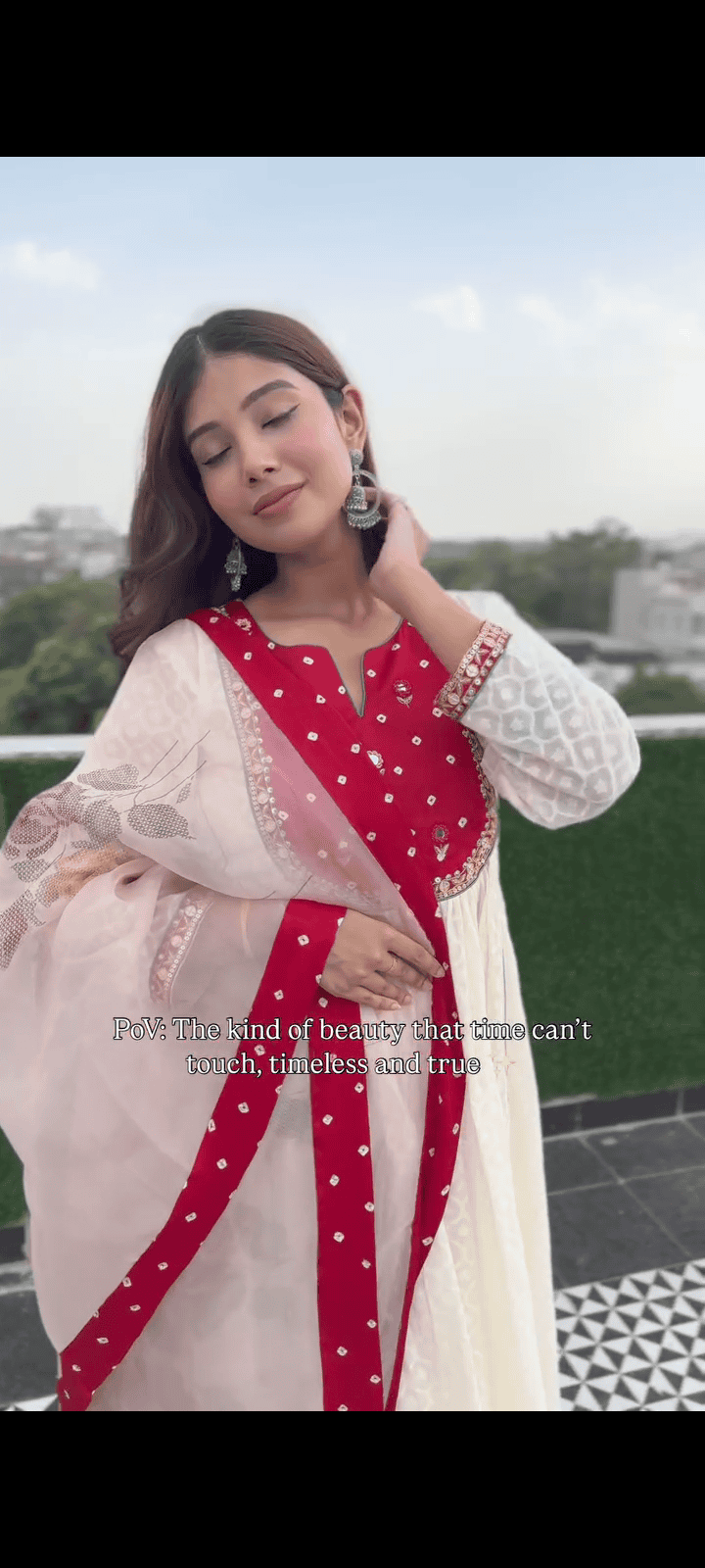 Women Anarkali Kurta Set - Off-White