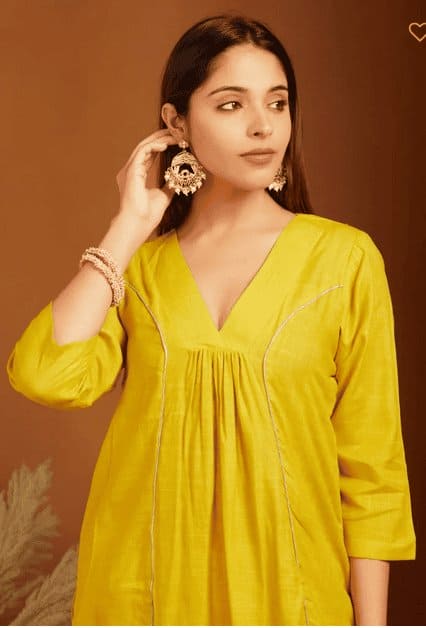 Lemon Yellow Shimmer Linen Kurta Set - Charkha TalesLemon Yellow Shimmer Linen Kurta Set