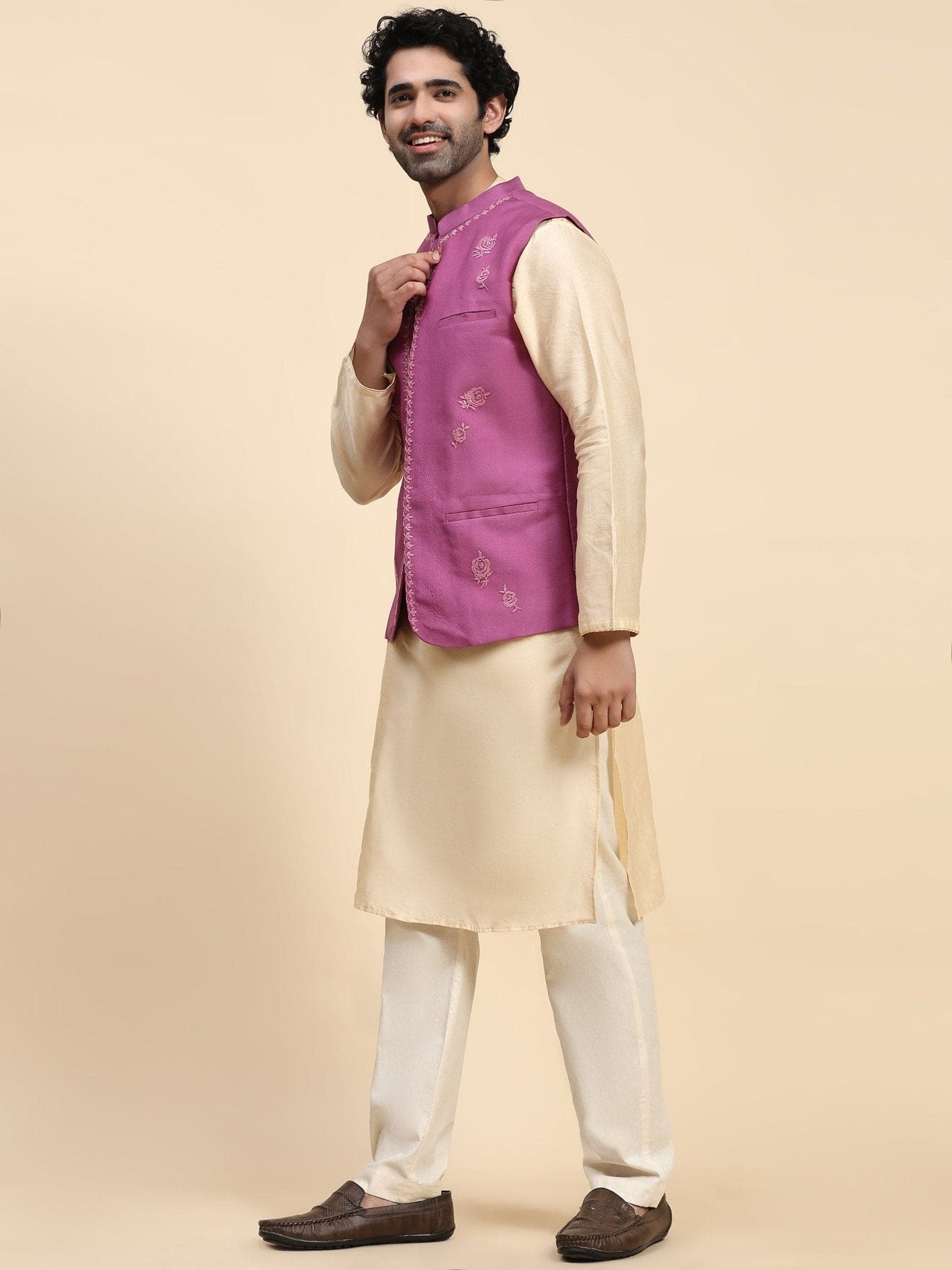 Off-White Chanderi Men Kurta Set - Charkha TalesOff-White Chanderi Men Kurta Set