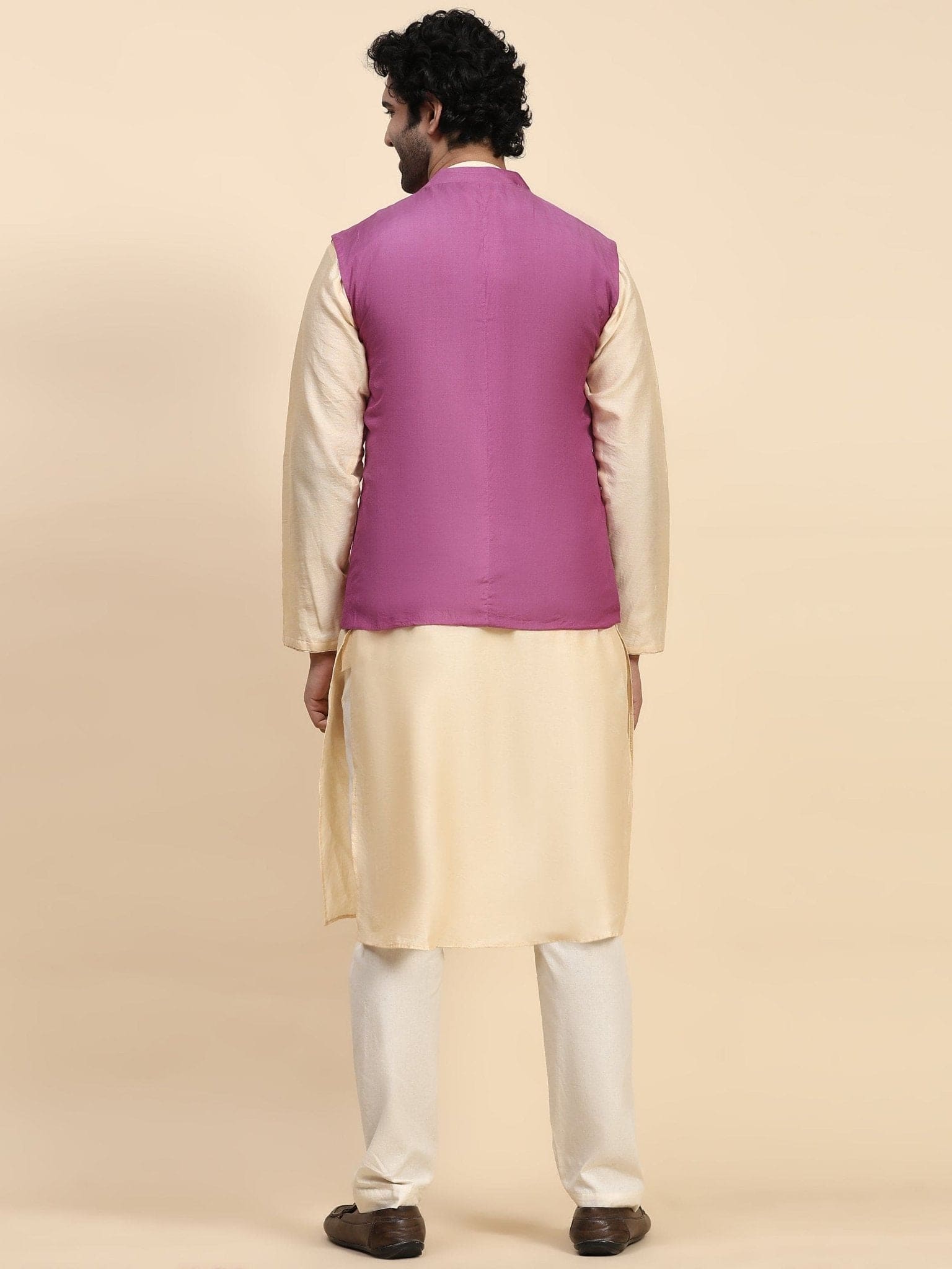 Off-White Chanderi Men Kurta Set - Charkha TalesOff-White Chanderi Men Kurta Set