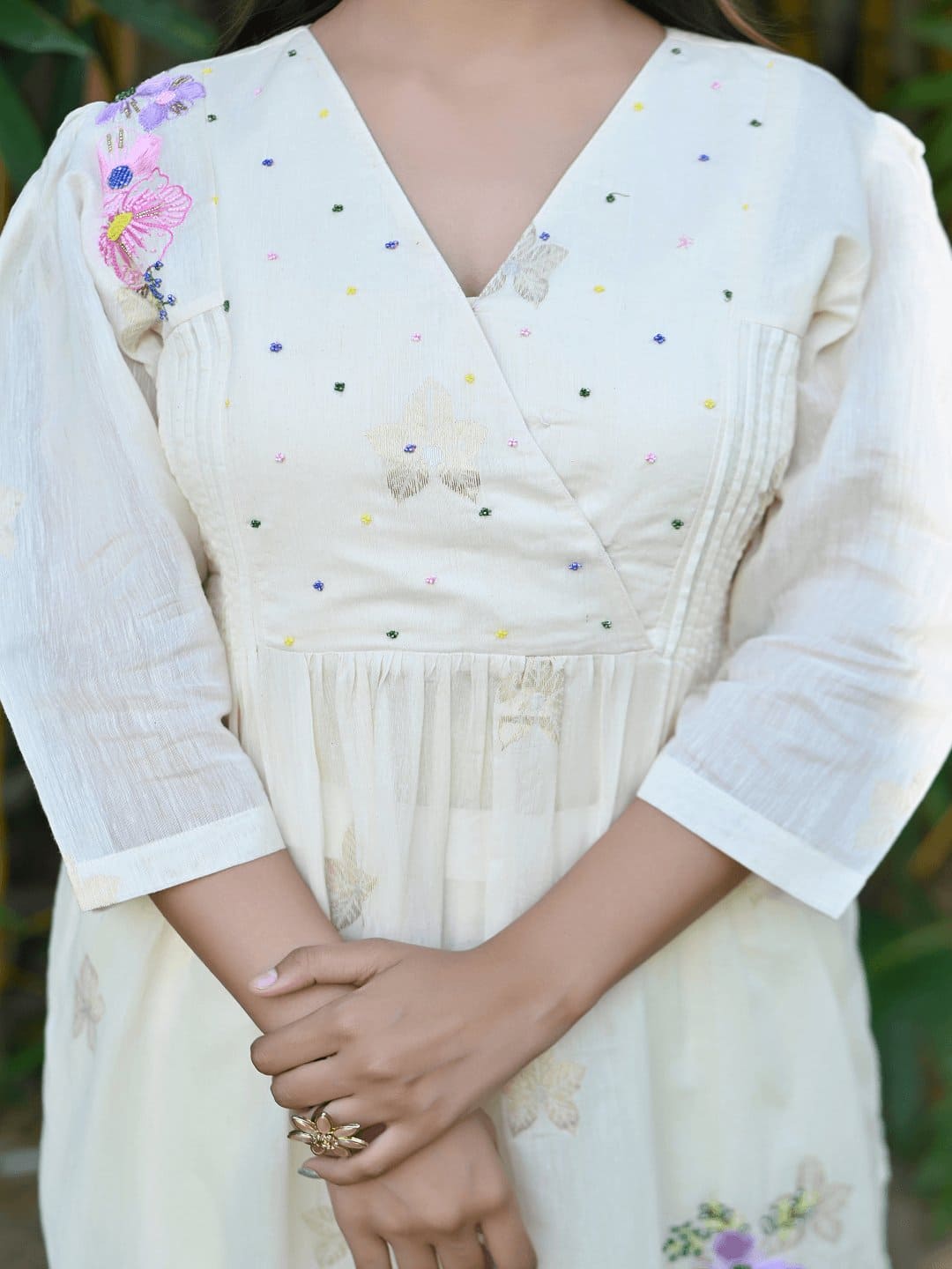 Off-White Dainty Dazzel Bold Floral Kurta Set - Charkha TalesOff-White Dainty Dazzel Bold Floral Kurta Set