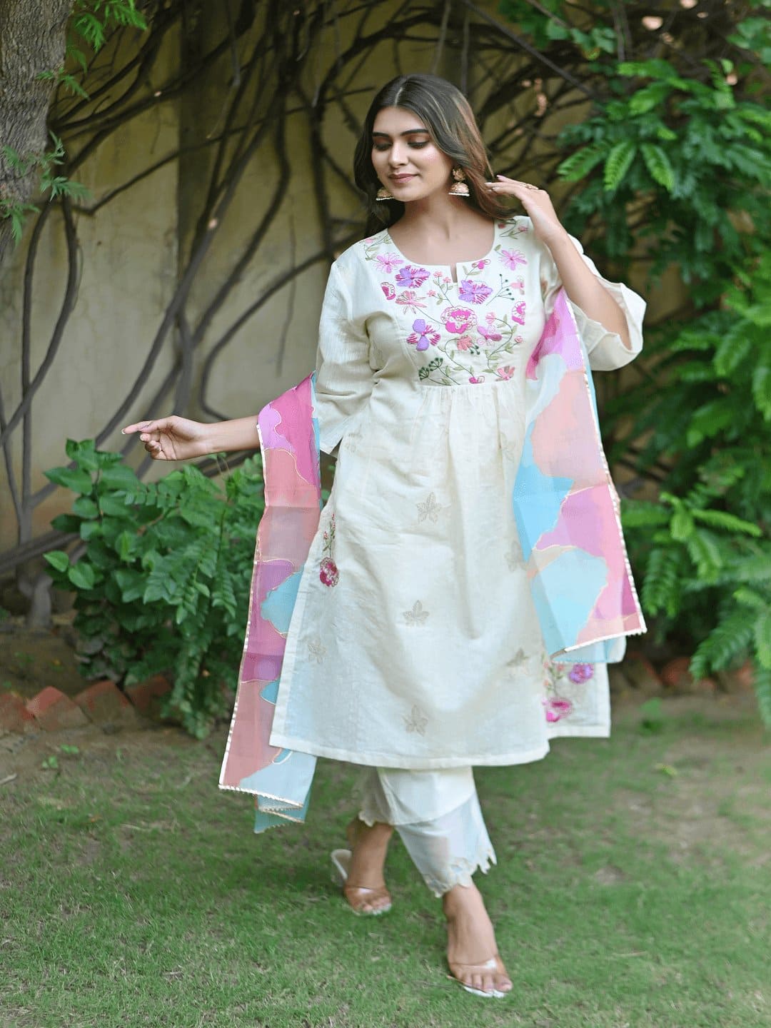 Off-White Dainty Dazzel Floral yoke kurta set. - Charkha TalesOff-White Dainty Dazzel Floral yoke kurta set.