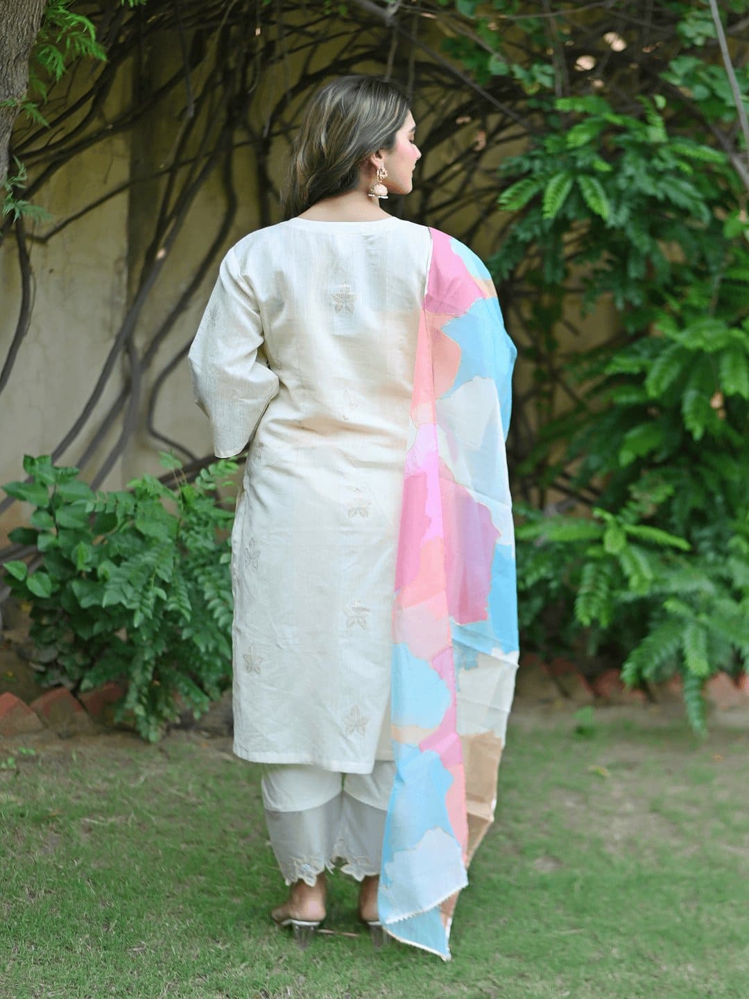 Off-White Dainty Dazzel Floral yoke kurta set. - Charkha TalesOff-White Dainty Dazzel Floral yoke kurta set.