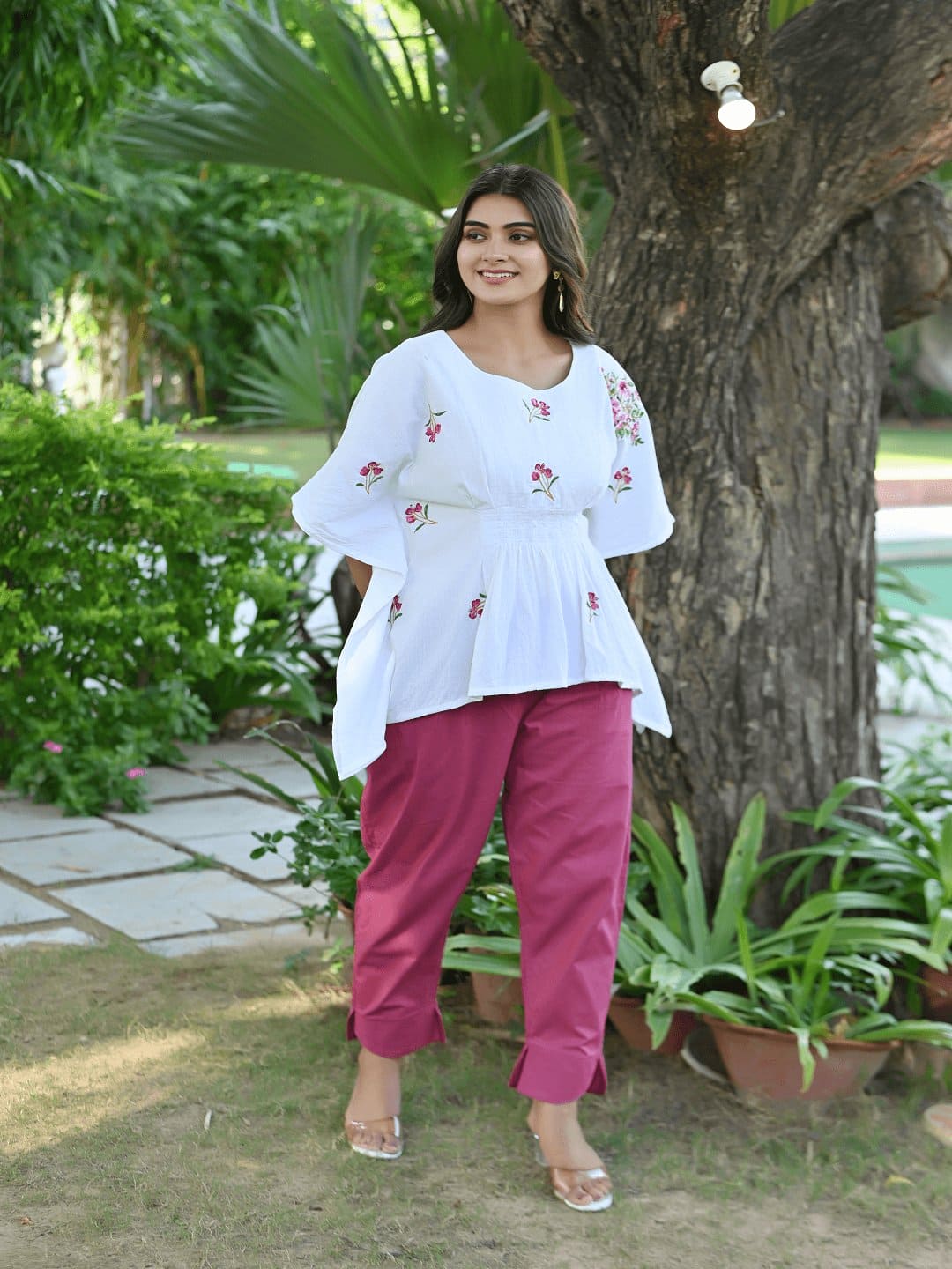 White Bold Bloom Kaftaan Top. - Charkha TalesWhite Bold Bloom Kaftaan Top.