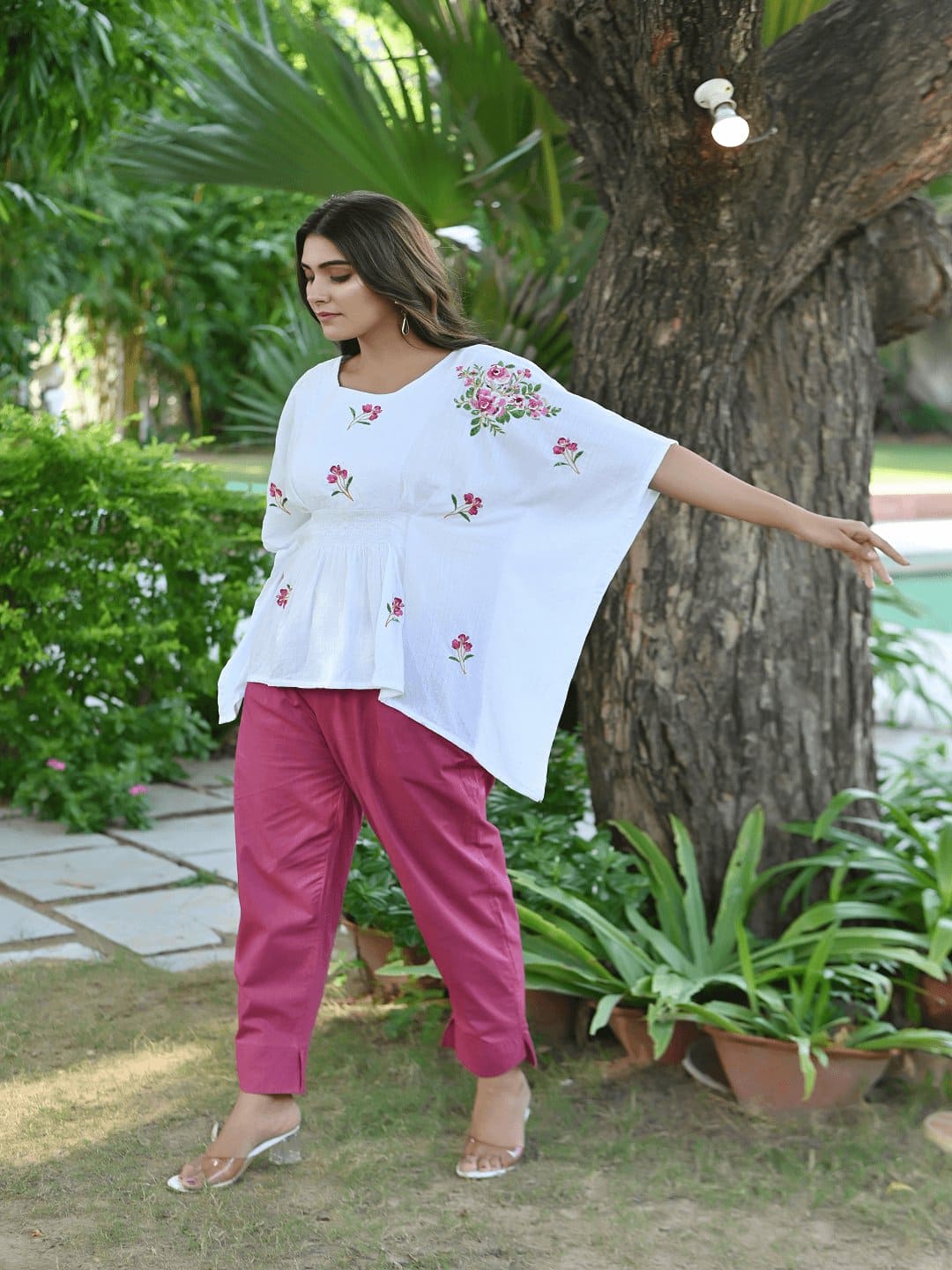 White Bold Bloom Kaftaan Top. - Charkha TalesWhite Bold Bloom Kaftaan Top.