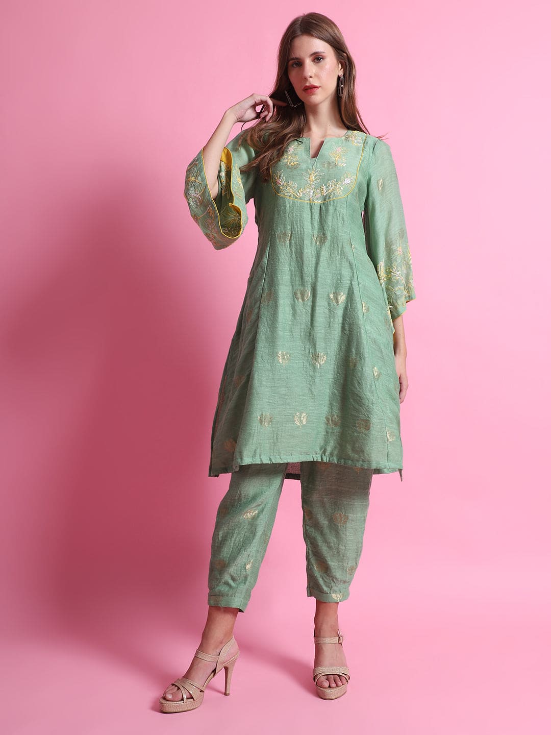 Chanderi Butti Flower Kurta Set - Green - Charkha TalesChanderi Butti Flower Kurta Set - Green