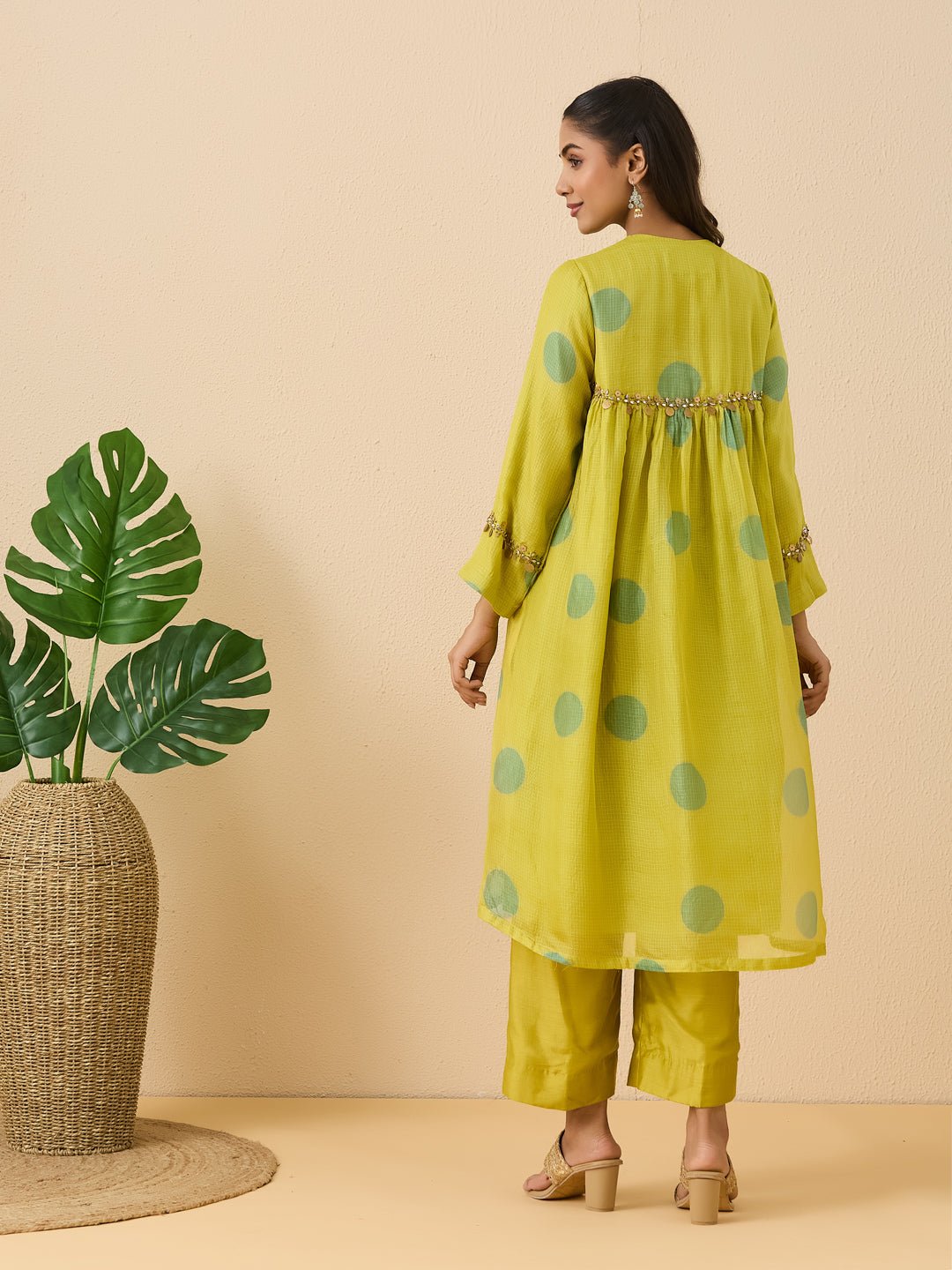 Clamp Dyed Chikankari Kurta Set - Lemon - Charkha TalesClamp Dyed Chikankari Kurta Set - Lemon