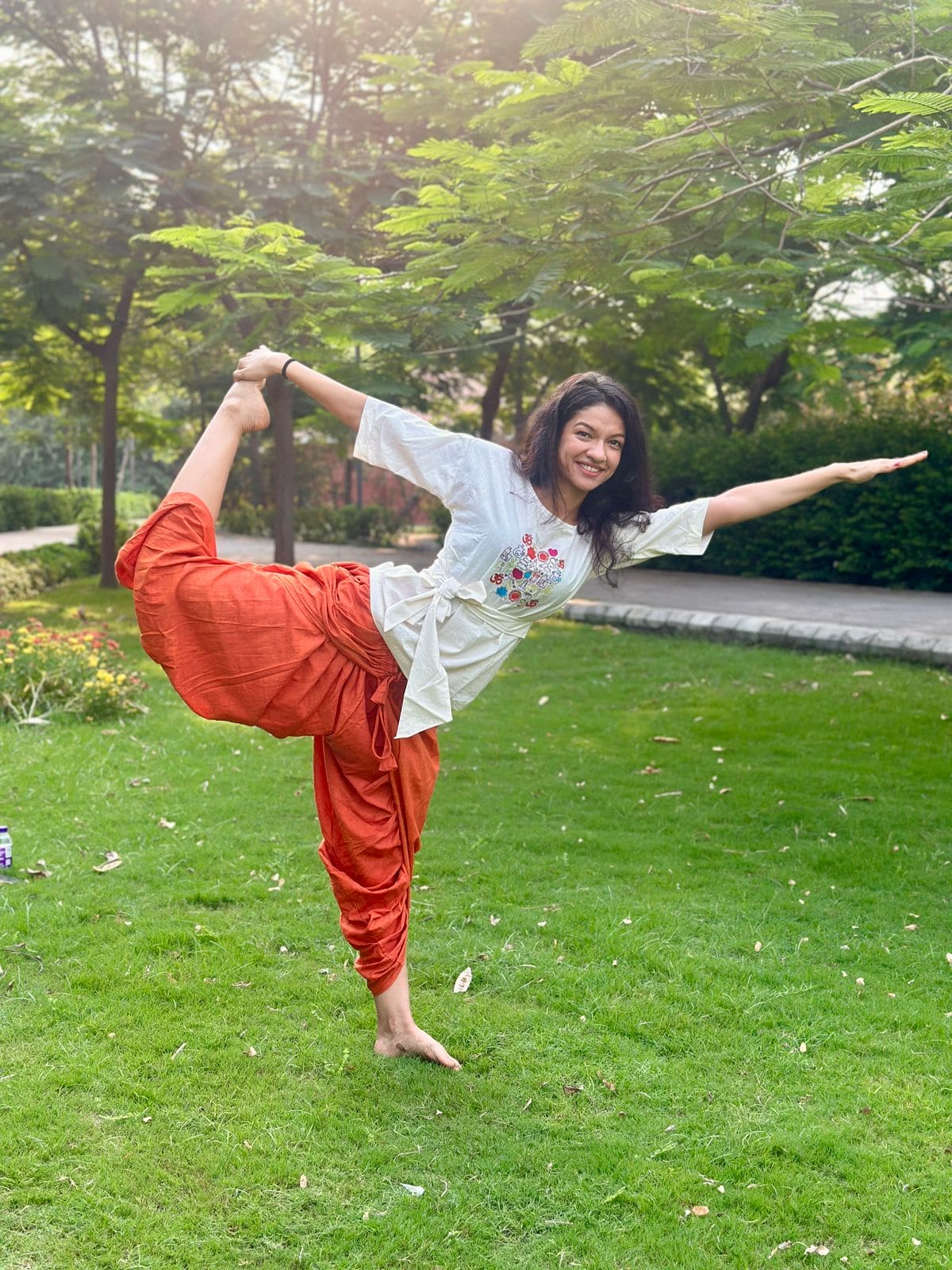 Women Tie - Up Yoga Top Set - White - Charkha TalesWomen Tie - Up Yoga Top Set - White