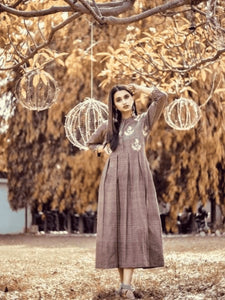 Gotta Pleat Dress - Dark Brown