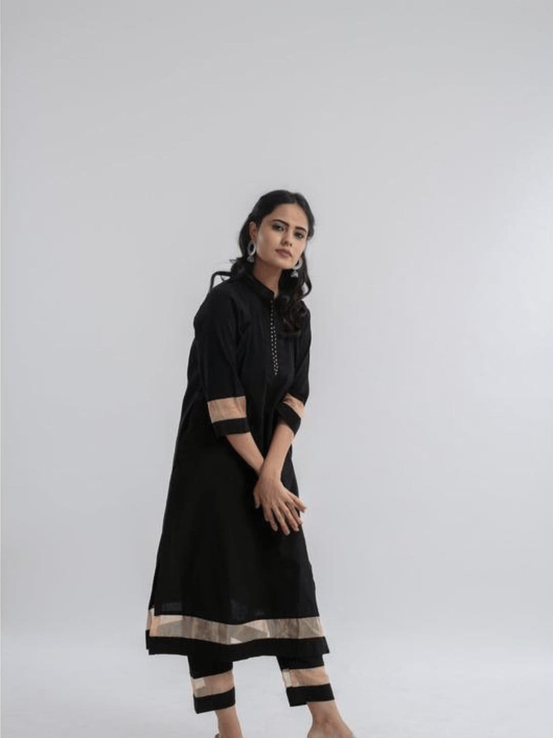 Zari Shimmer Kurta Set - Black Gold - Charkha TalesZari Shimmer Kurta Set - Black Gold